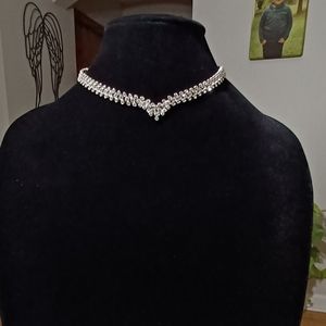 V SHAPE THREE ROW CLEAR STONE NECKLACE/CHOCKER